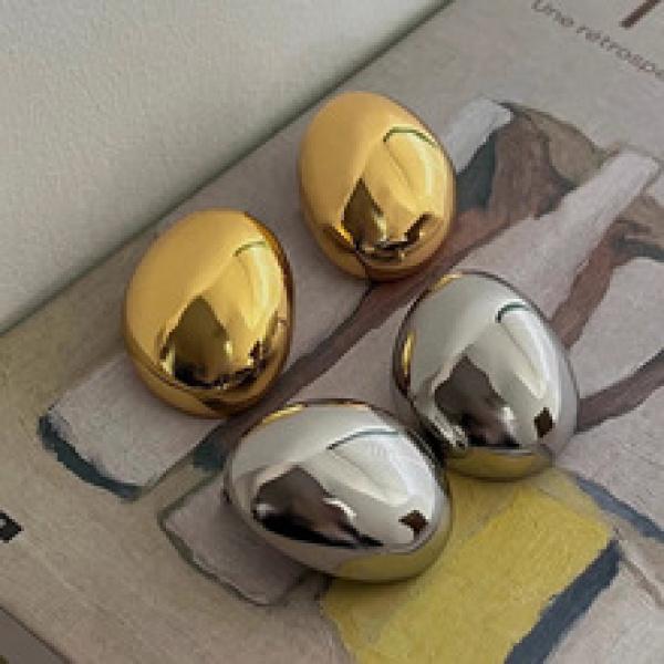 Product Introduction of Gold Teardrop Earrings - Unique Niche Design, European and American High-End Earrings, Stylish and Distinctive Ear Jewelry for Women 6
