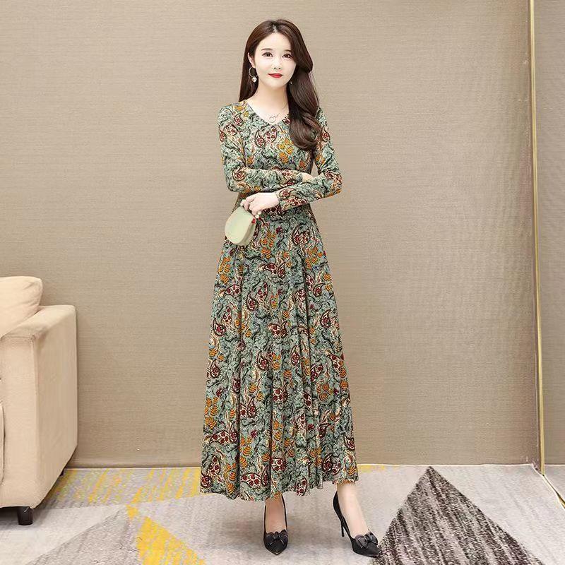 Product Introduction of Váy Hoa Cho Mẹ TRUNG NIÊN, Dành Cho Phụ Nữ, Mùa Xuân Và Mùa Thu, Hàng Mới Về, Thích Hợp Cho Cô Gái Đầy Đặn, Dáng Ôm, Che Bụng, Cổ Chữ V, váy Dài xòe, 2024 5
