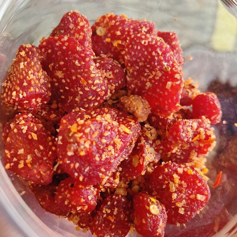 Hủ 300G Dâu tây sấy dẻo lắc muối xí muội