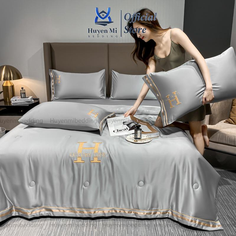Bộ Chăn Ga Gối 4 Món Phi Lụa Thêu Chữ H Luxury Life Set 4 Món Chăn Trần Lụa Họa Tiết Trơn Huyenmibedding ( 2 vỏ gối + 1 ga chun + 1 chăn chần bông nhẹ)