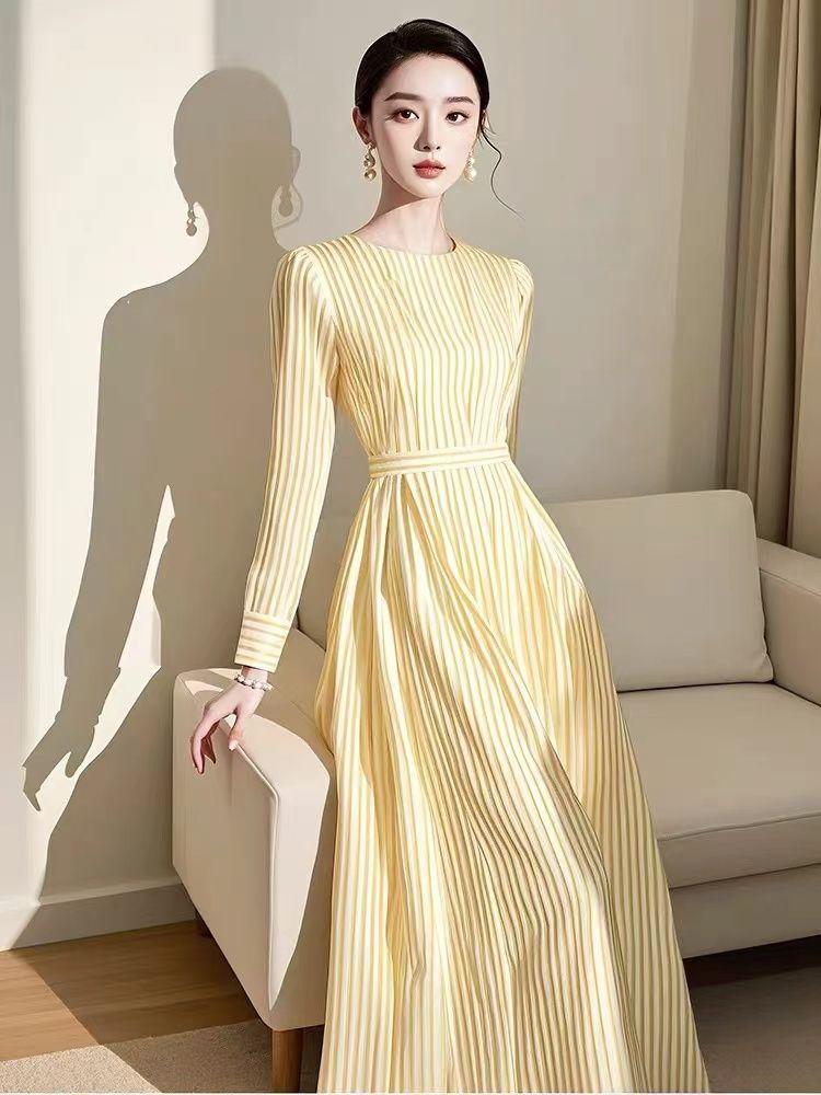Product Introduction of Váy Sơ Mi Dài Tay, Thiết Kế Kẻ Sọc Vàng, Trang Phục Nữ Cao Cấp, Thích Hợp Cho Các Dịp Trang Trọng, Váy Dài Bó Sát Eo Kiểu Pháp, Trang Phục Nữ Đầu Thu, Bộ Sưu Tập 1181, 2025 8