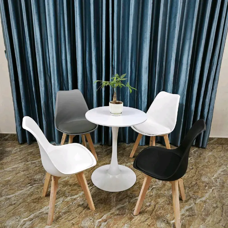 Ghế EAMES có  ĐỆM phong cách Châu Âu 1