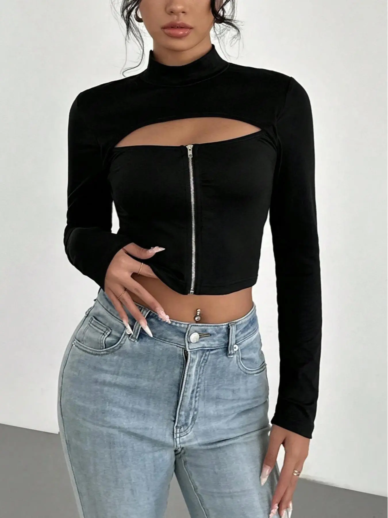 Women's Solid Cut Out Zip Up Crop Tee, Casual Long Sleeve T-shirt for Daily Wear, Fashion Ladies Clothes for All Seasons