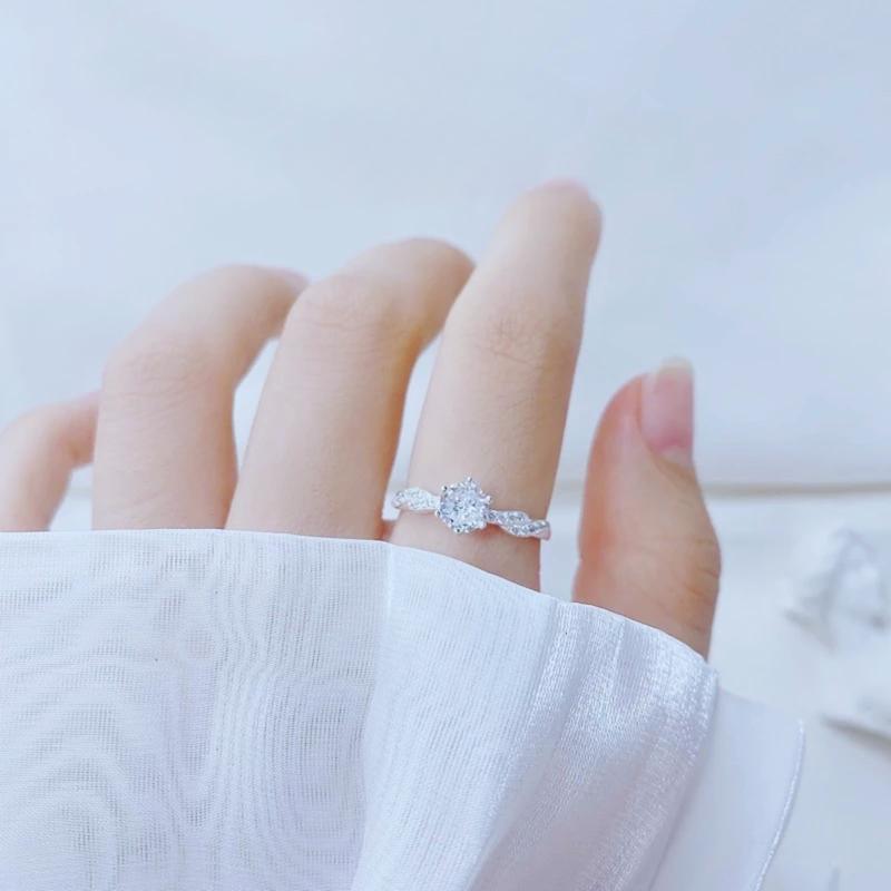 S04 Nhẫn Nữ Bạc S925 Đá Chủ 6ly Viền Xoắn Vai Cách Điệu Mềm Mại Tinh Tế Nhẹ Nhàng