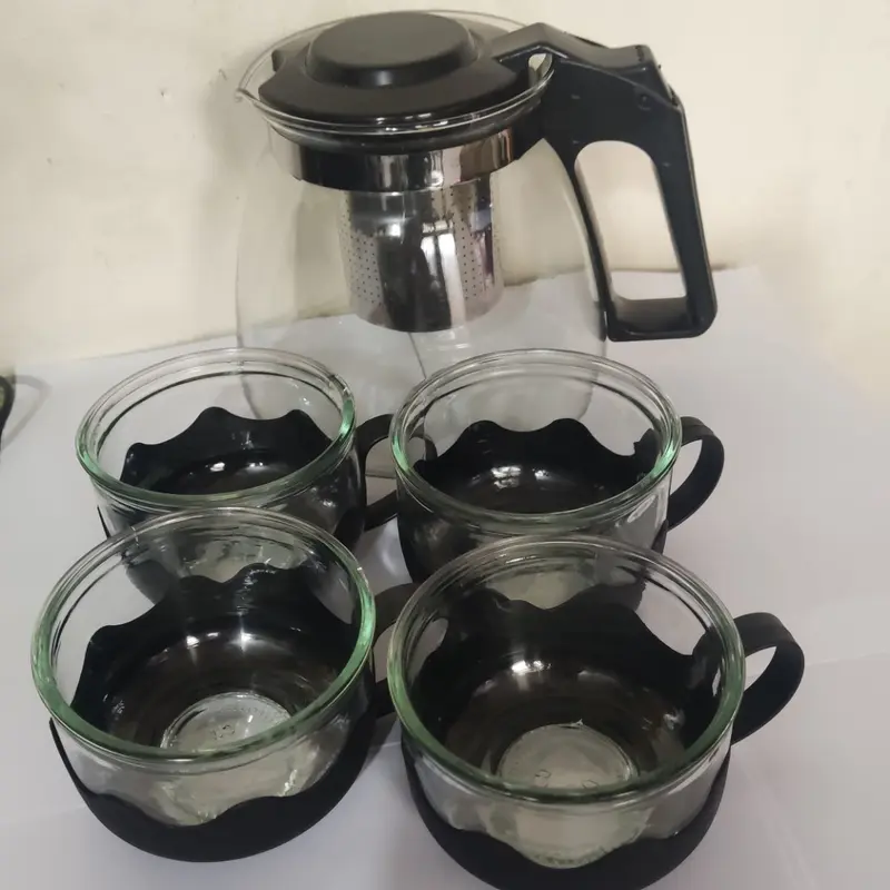 Bình lọc trà dung tích  700ml thủy tinh tặng kèm 4 cốc 6