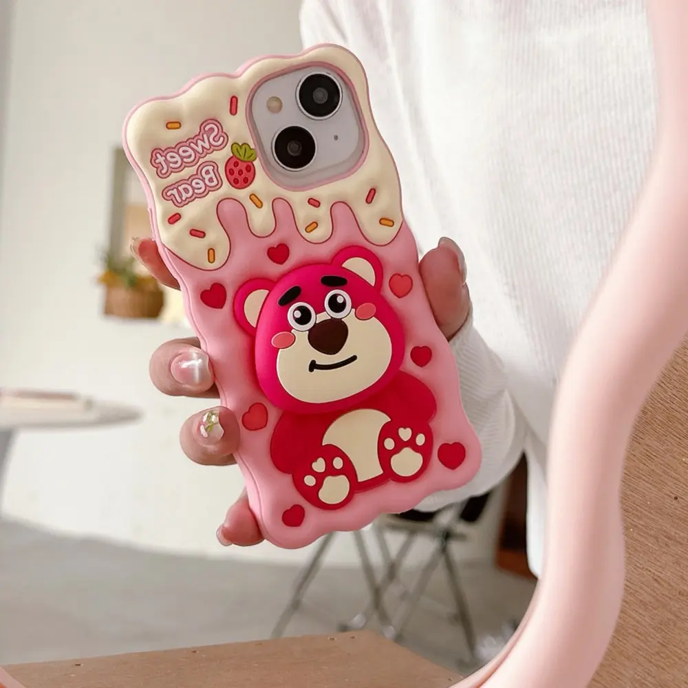 Ốp Điện Thoại, Dành Cho iPhone 15 14 13 12 Pro Max 11, Thiết Kế 3D Với Gấu Dâu Tây Lotso, Giá Đỡ Mặt Phô Mai, Tay Cầm Tok, Ốp Mềm Silicon Hoạt Hình