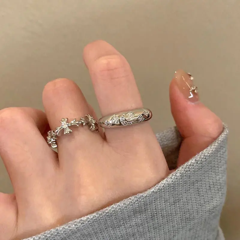 【Sktlz】Cincin Salib dengan Desain Batang Perak Eksklusif Retro, Gaya Minimalis Elegan untuk Jari Tengah, Cincin Personal Couple yang Stylish