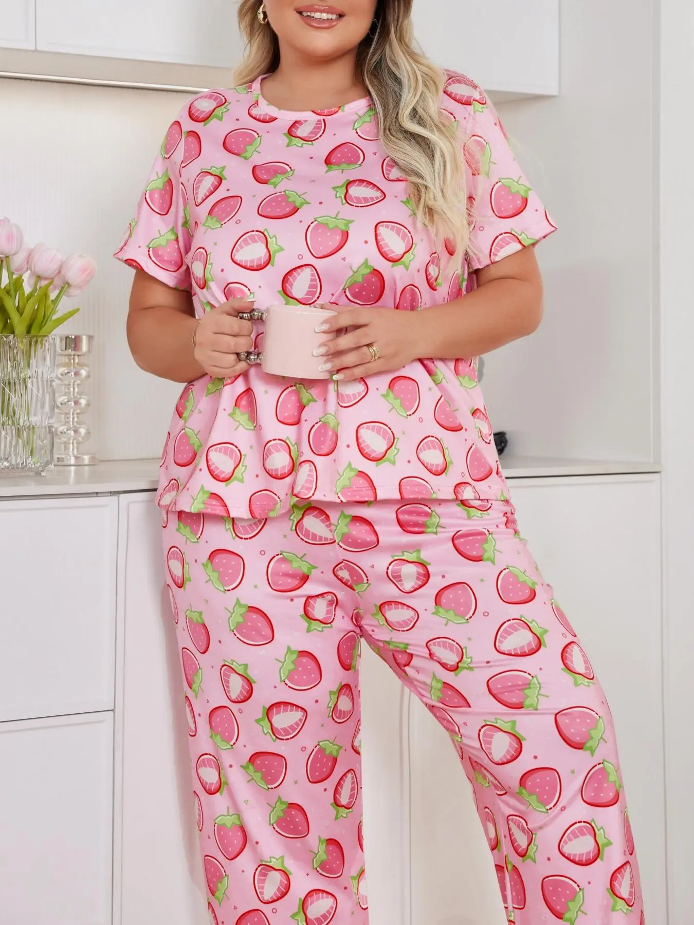 【Plus Size】 All Over Strawberry Print Round Neck Tee & Pants Pajama Set, Casual Comfy Short Sleeve T-shirt & Trousers Pajama Set, Women's Sleepwear for Summer