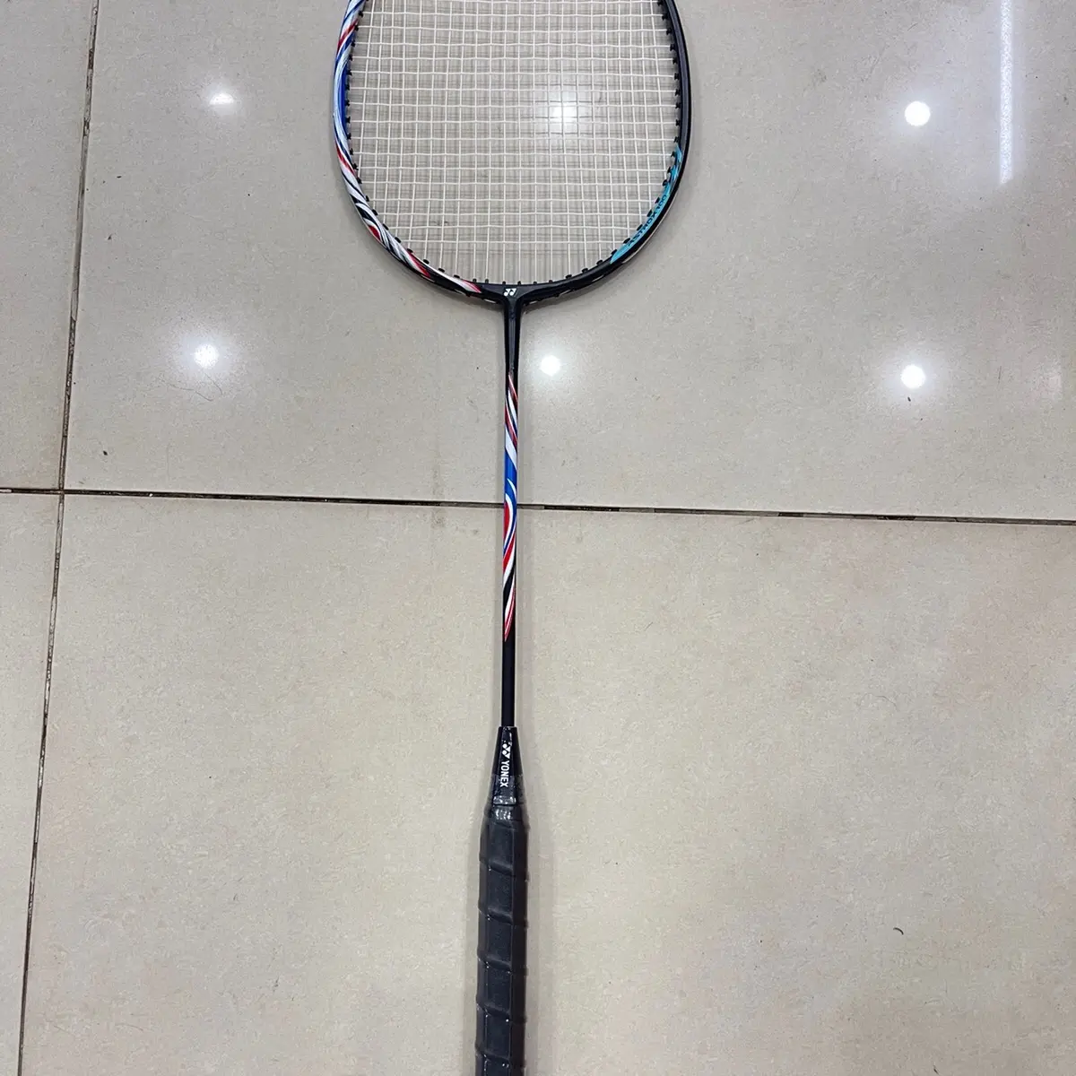 Vợt cầu lông khung carbon dành cho tập luyện (tặng kèm quấn cán + bao đựng vợt)