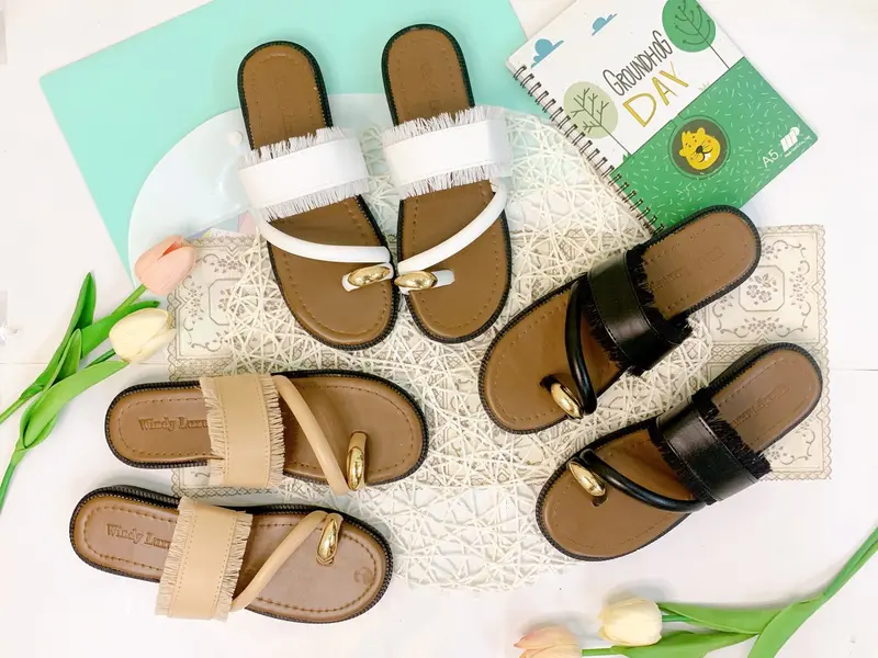 Dép nữ xỏ ngón đính khuy quai ngang tua rua thời trang Nhung DéP Shoes Jean Đế Bằng 0