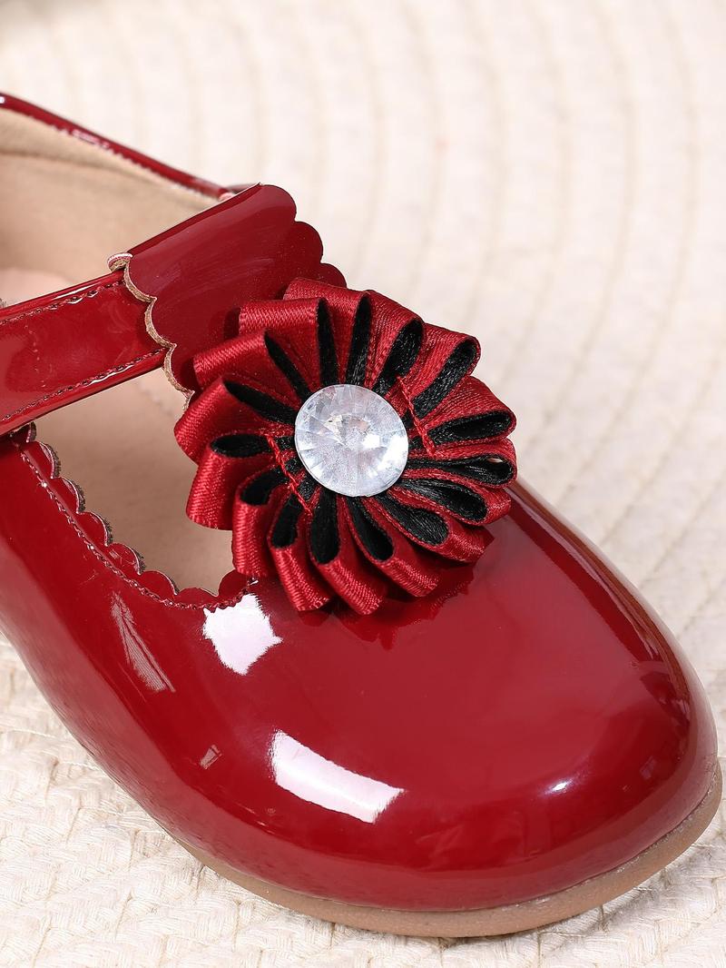 Product Introduction of Girl's Cute Flower Decorated Flat Shoes, Fashionable Patent Leather Shoes for Party, Daily Clothing Decor for Kids 4