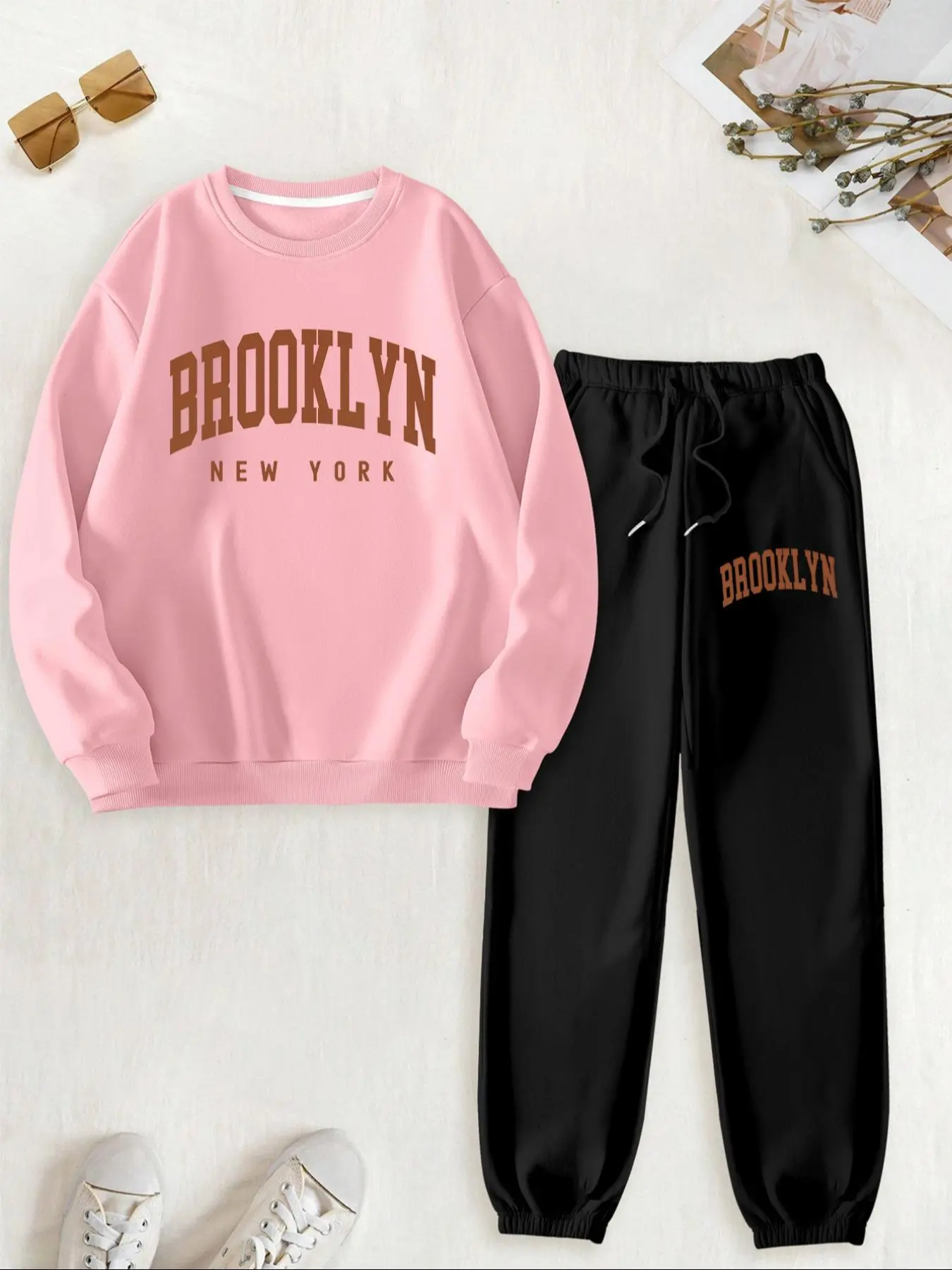 Two-piece Set Women's Letter Print Thermal Lined Sweatshirt & Drawstring Waist Sweatpants, Casual Fashion Cozy Round Neck Long Sleeve Pullover & Pocket Elastic Waist Trousers for Daily Wear, Women's Two-piece Outfits for Fall & Winter