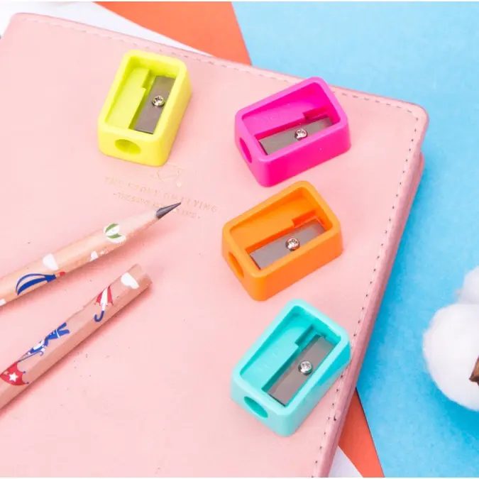 GỌT CHÌ MINI NHỰA LƯỠI KIM LOẠI CHẤT LƯỢNG CAO HIỆU DELI 3
