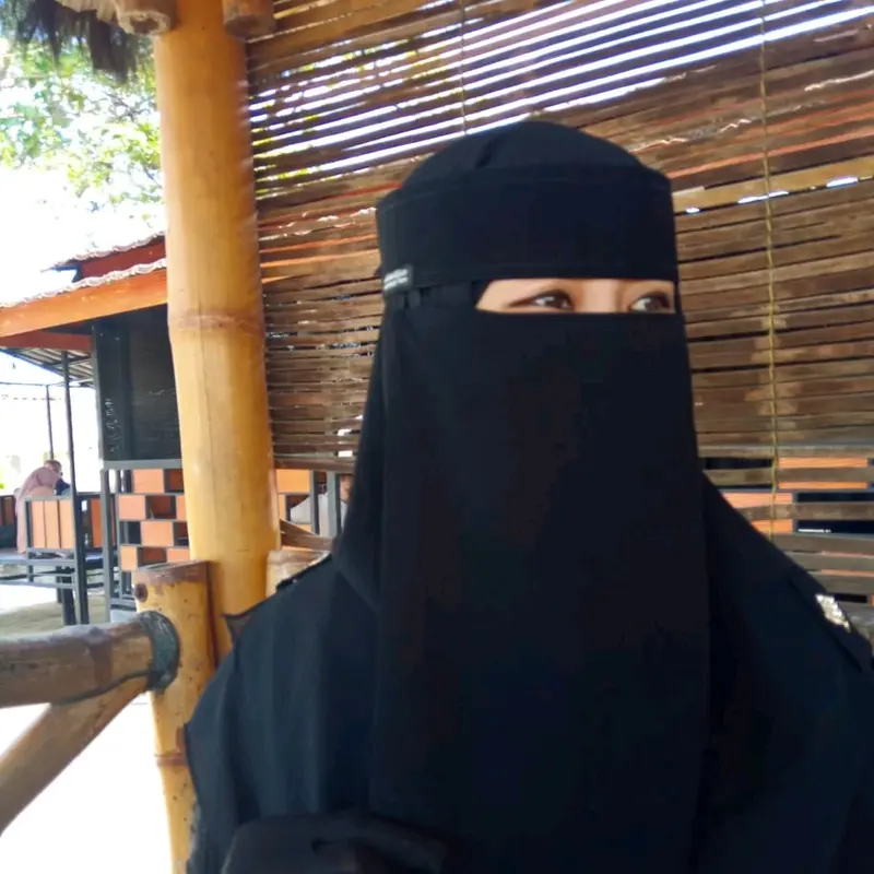 NIQOB ORI YAMAN Bandana pet keras 0