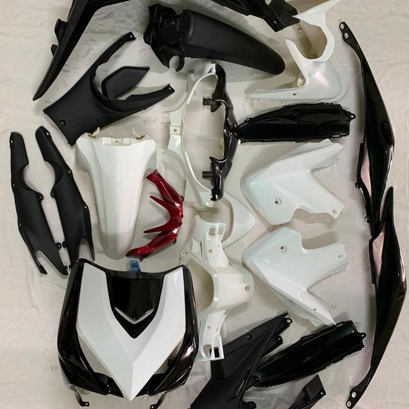 Dàn áo xe Wave RSX 110 nhựa ABS màu TRẮNG  Đen đời xe 2010 - 2012, tặng kèm bộ tem theo xe