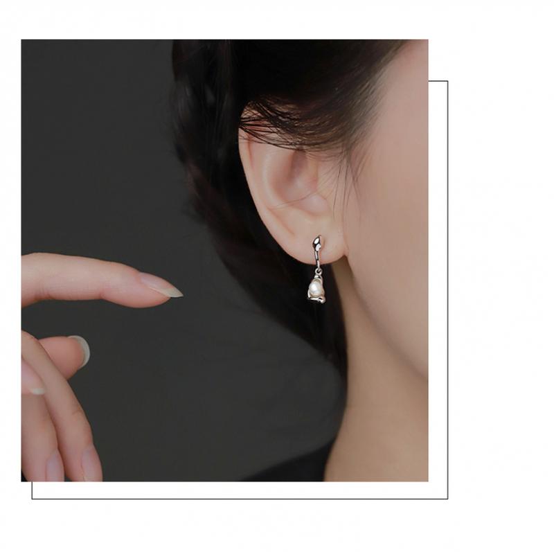 Product Introduction of New Hot-Selling Earrings and Ear Pendants with Unique Design Sense, Versatile Jewelry, Irregular Pearl Earrings for Women, Elegant Style amber  jewelry  sets floating  helix  earring temple  jewellery 6