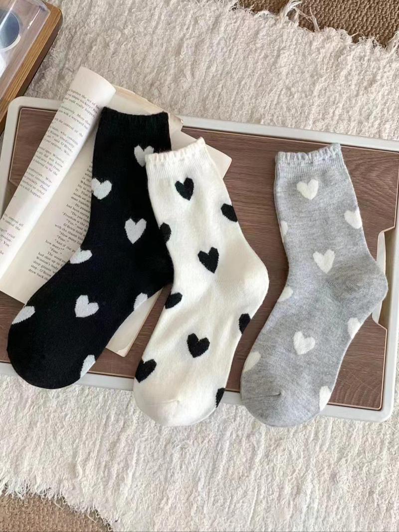 Product Introduction of Women's Heart Print Socks, Casual Soft Mid-Calf Socks, Comfy Breathable Socks for All Seasons Daily Wear 0