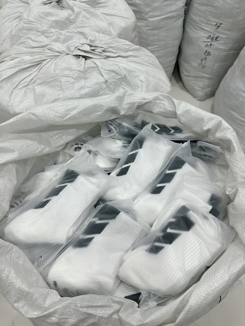 Product Introduction of Combo 3 Đôi Tất Chống Trượt - tặng 1 đôi tất đệm bông lót xù dày . Tất Chống Trơn , Tất Thể Thao Sport 9