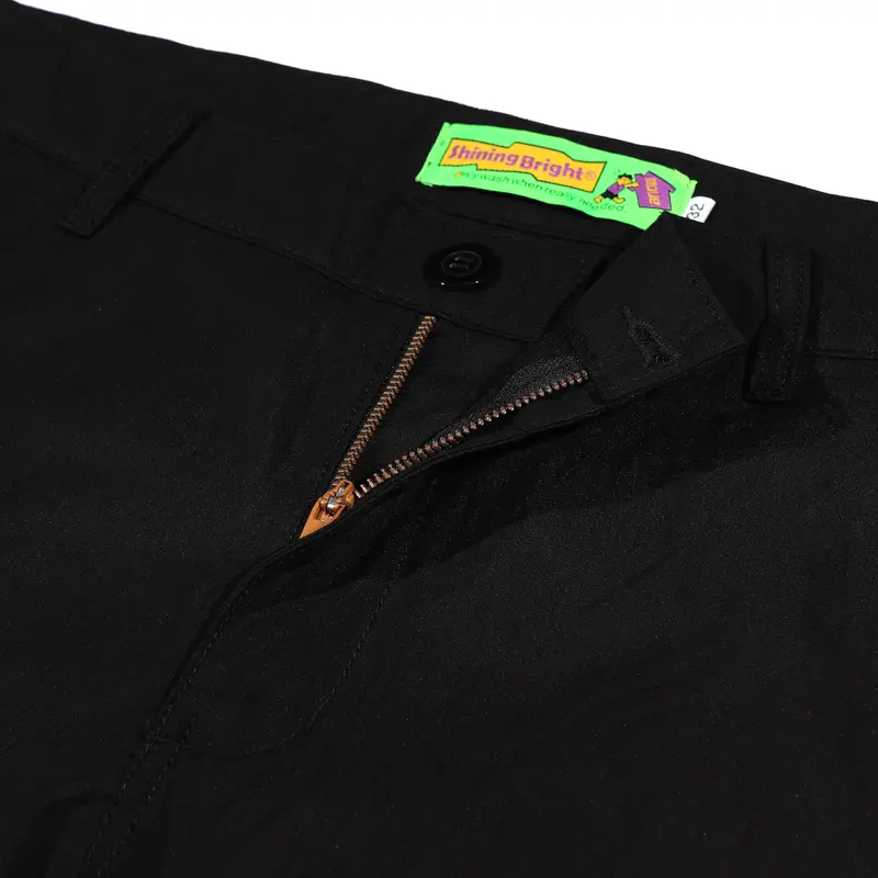 Shining Bright Short Cargo Voyager Pants - Hitam, Celana Pendek Pria Twill 1