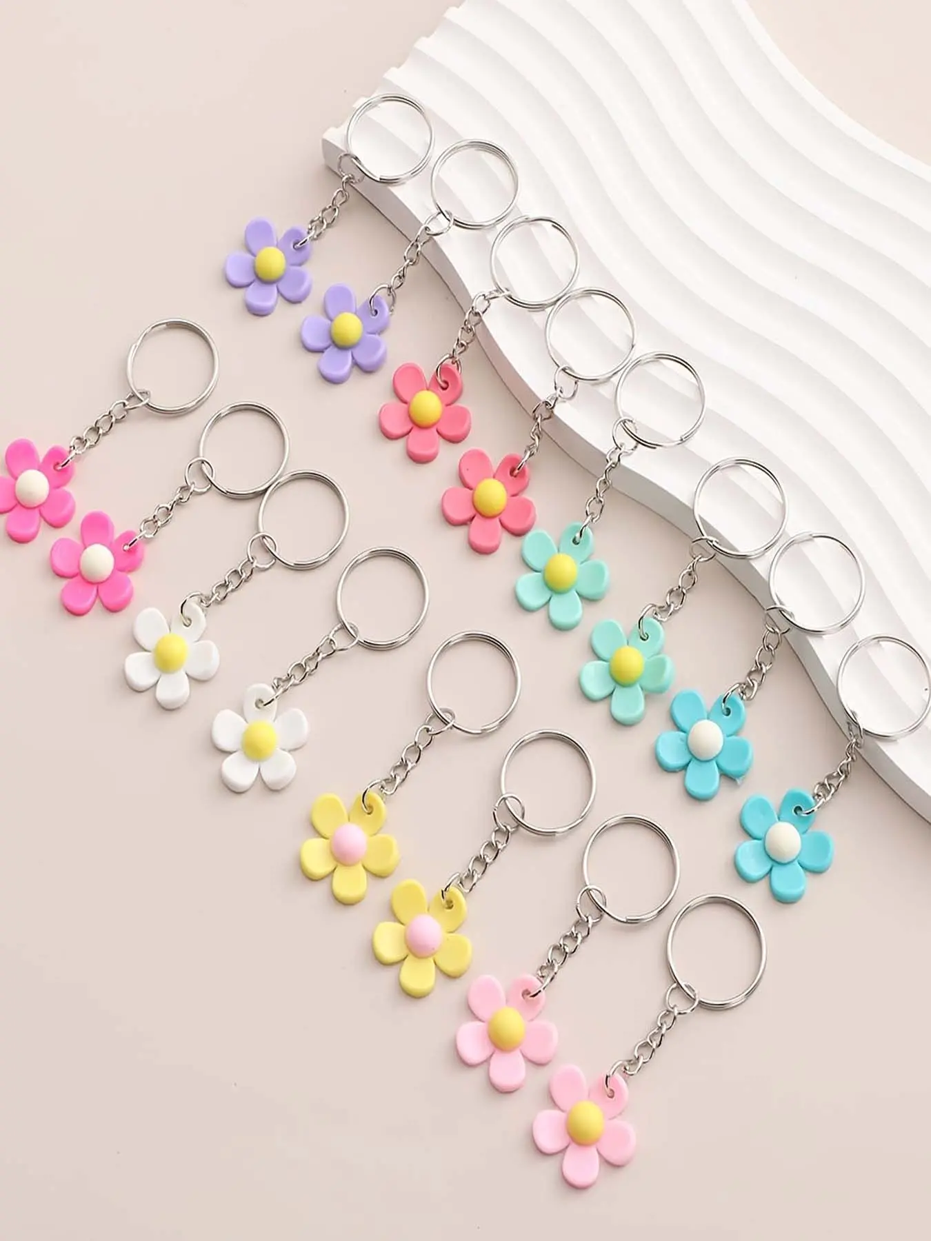 Cute Flower Design Keychain, Colorful Silicone Keychain for Women & Men, Fashion Accessories for Daily Use, Trendy Keychain for Birthday Gift