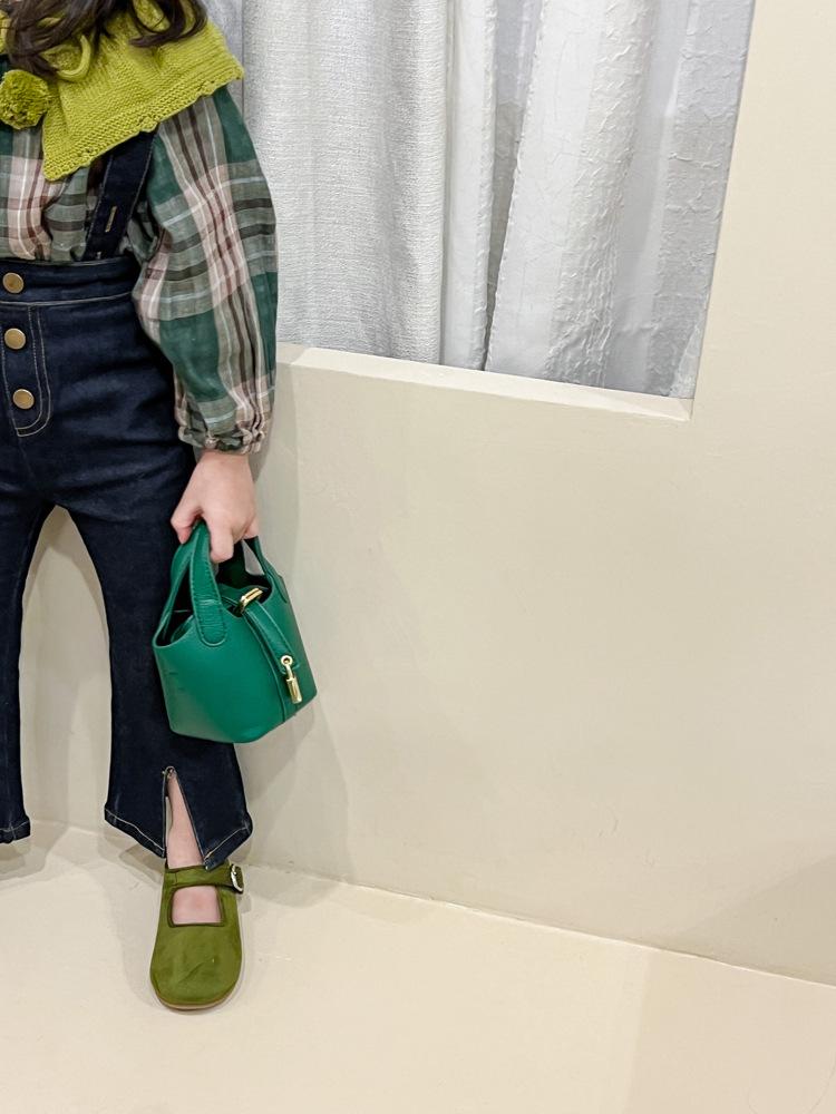 Product Introduction of Autumn Winter Style European and American Mini Children's Girls' Handheld Tote Basket Crossbody Small Bag Women's Bag outpocket  hobo  bag heart  evangelista  painted  bags 19