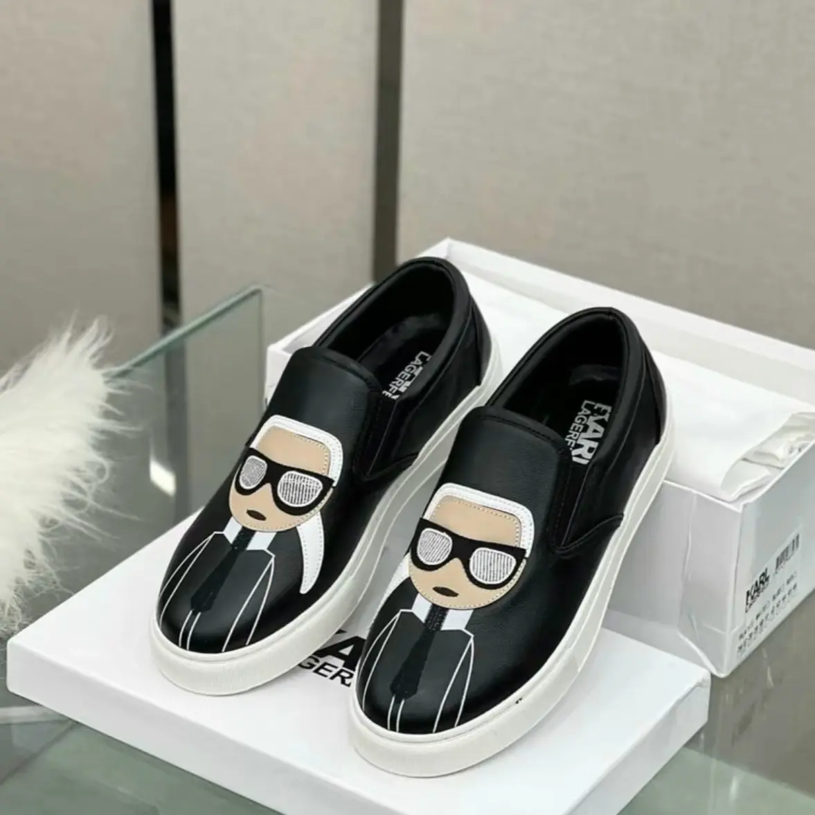 Giày lười mặt ông già đeo kính