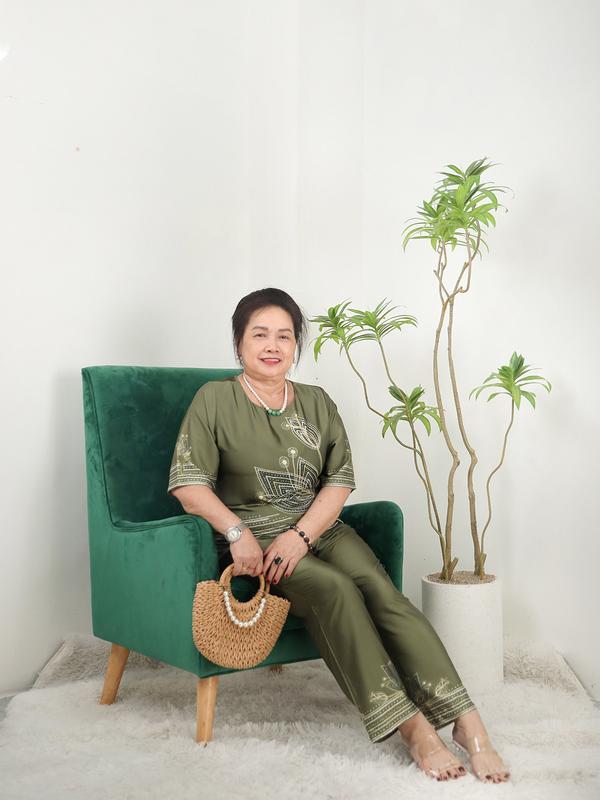 E252 - Đồ trung niên nữ HUY HÀ, chất vải lụa tơ tăm, áo cổ tròn quần 9 tất Women Top 4