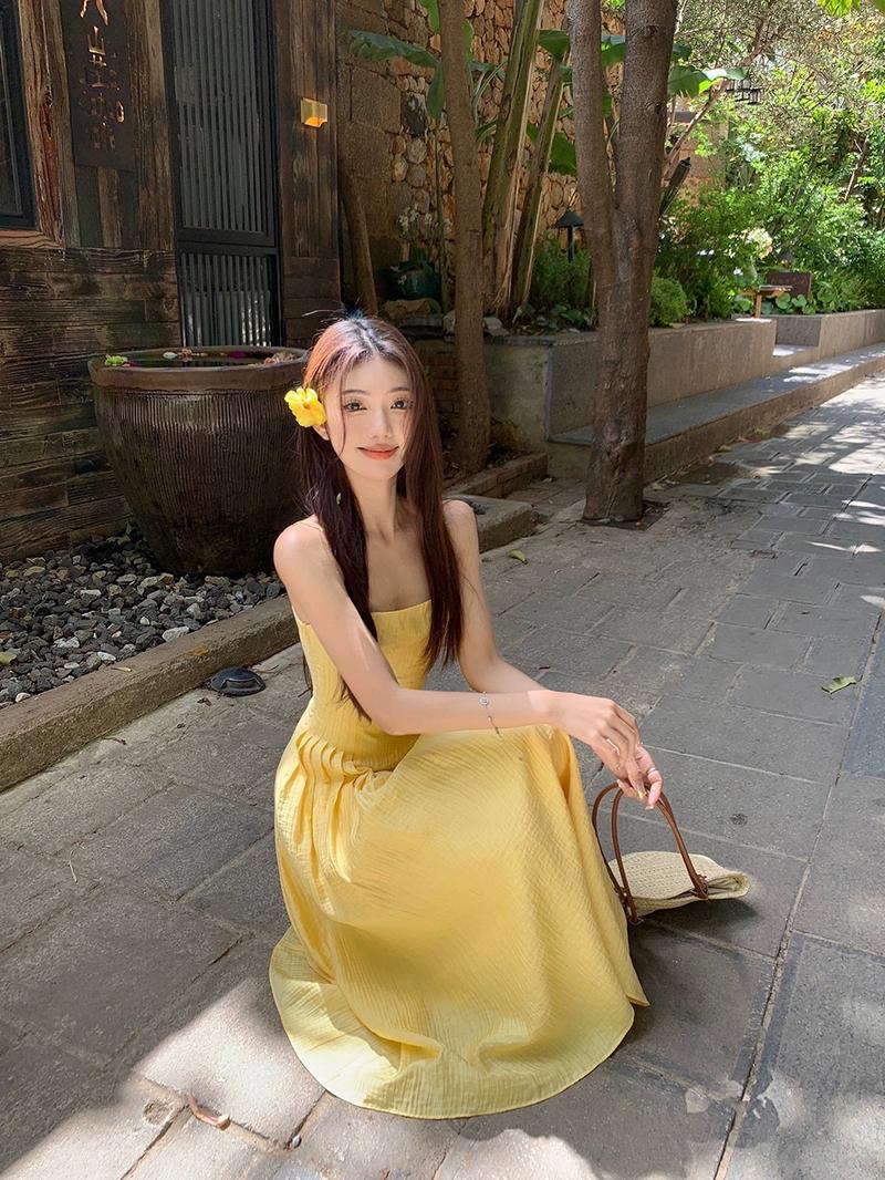 Product Introduction of French style short yellow camisole dress, women's waist cinching temperament long skirt, beach vacation dress 1