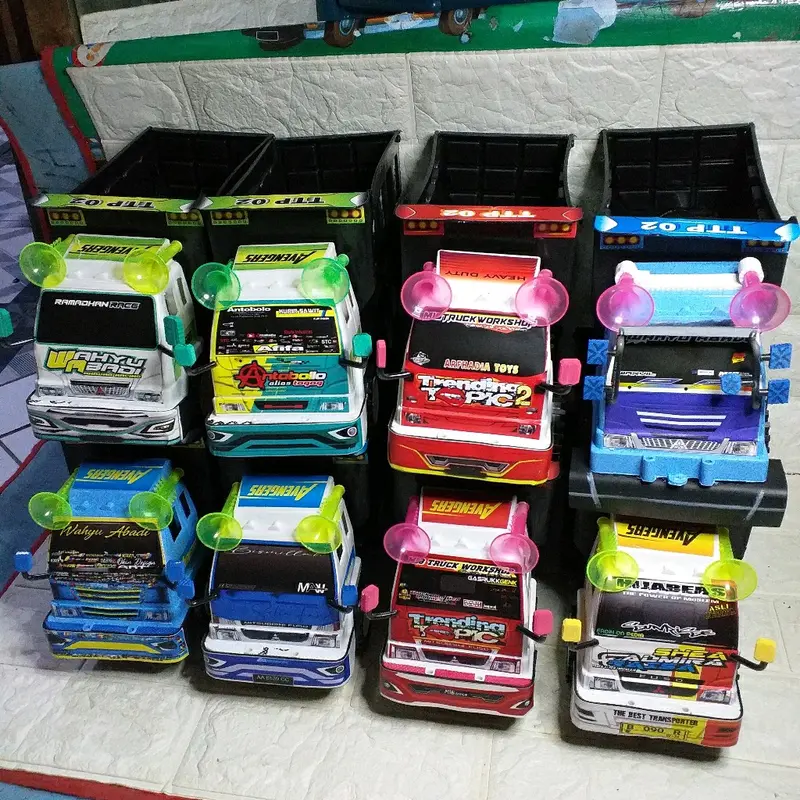 Miniatur Trek Modif TTP02 X Truk Oleng Antobollo Set Hadiah Anak Cowok Pendidikan 1