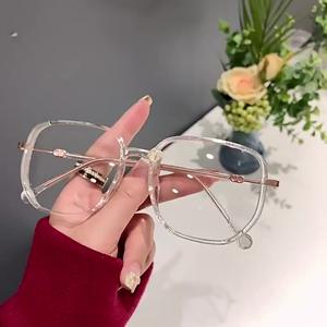 แว่นตาเปลี่ยนสีไวต่อแสง, สำหรับผู้หญิง, กรอบสี่เหลี่ยมขนาดใหญ่, แฟชั่น, พร้อมการออกแบบท้องฟ้าเต็มไปด้วยดวงดาวที่ละเอียดอ่อน, สีฟ้าและผงเงา, ป้องกันแสงสีฟ้า, คุณภาพระดับไฮเอนด์, เหมาะสำหรับสายตาสั้น