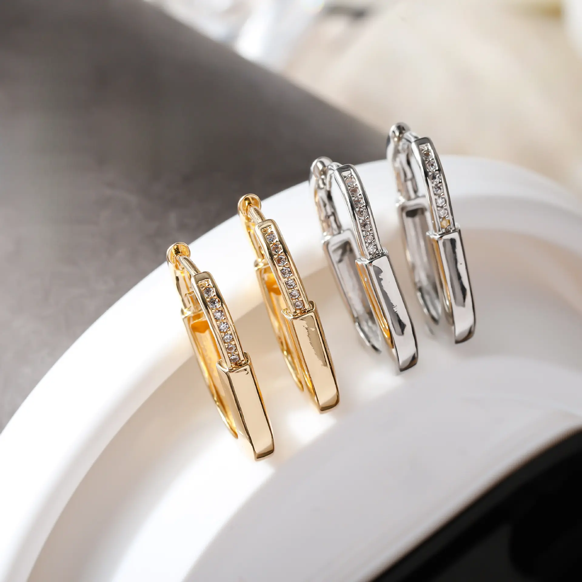 European and American creative earrings temperament advanced ear buckle U-shaped design earrings