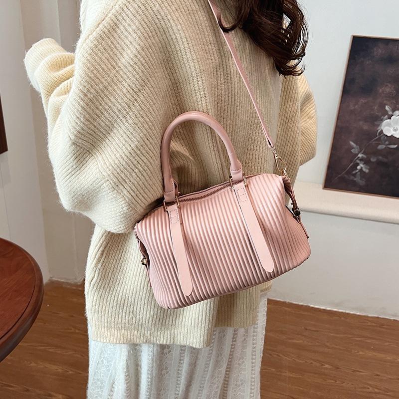 Product Introduction of High-quality Hand-held Bowling Bag Women's Autumn and Winter Simple and Fashionable Shoulder Bag Feeling Messenger Bag Bag 6609-521 16