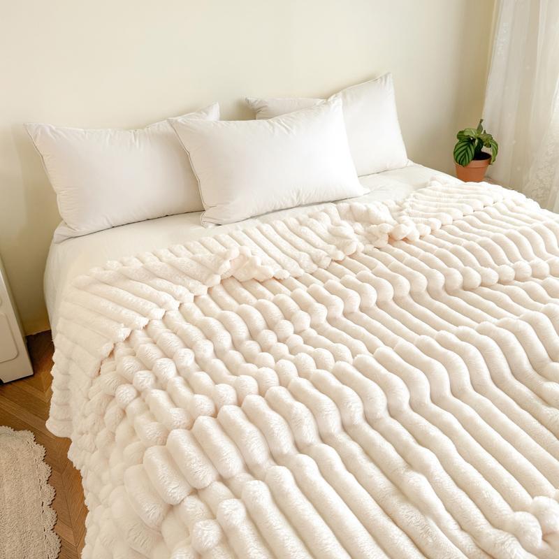 Product Introduction of Solid Color Jacquard Blanket, 1 Count Soft Comfortable Warm Throw, Air-conditioned Room Blanket, Warm Nap Blanket for Home & Office & Travel 4