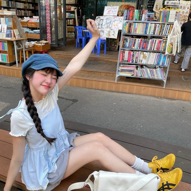 PEKO HELLO - Áo dây babydoll sọc xanh thắt nơ Nữ