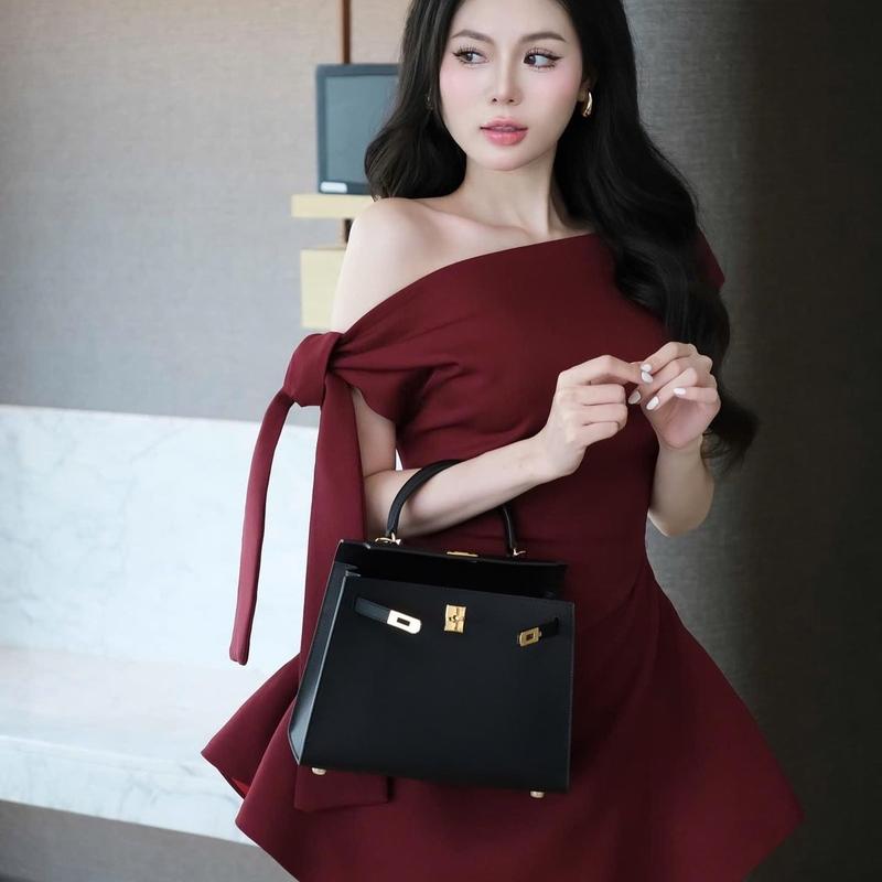 [CÓ BIGSIZE ] Hàng Loại 1 Đầm cột nơ lệch vai thắt nơ tay sang chảnh đi tiệc chất vải cao cấp ép keo dày dặn đứng form có 3 màu đỏ, đen, trắng  Mixiz House Nữ Women Dress - váy lệch vai buộc nơ