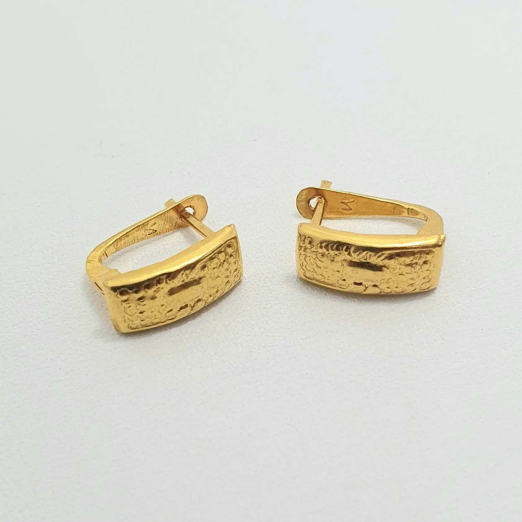 Anting Jepit Polos Emas Muda Model Kotak Ukir 1 Gram