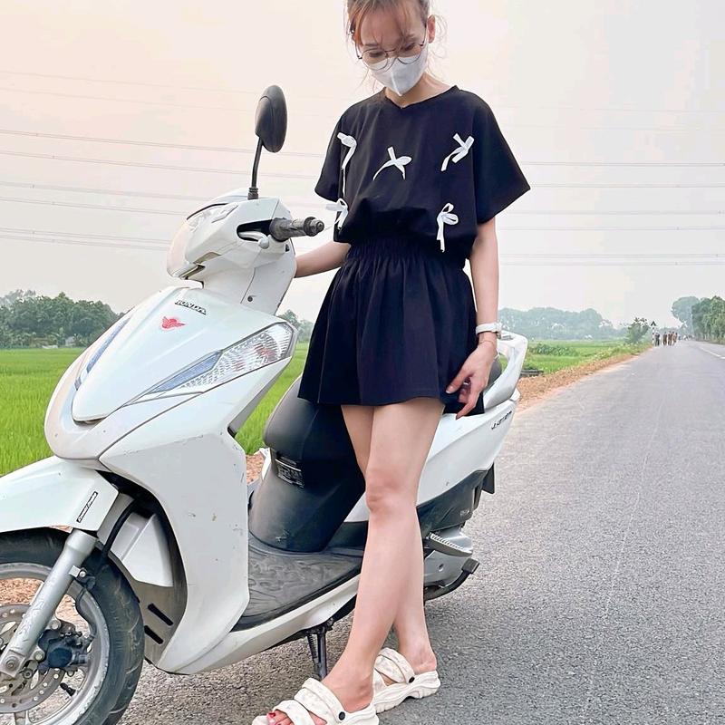 sét bộ liền tay hến đính nơ ,kèm quần sóc Nữ Women 0