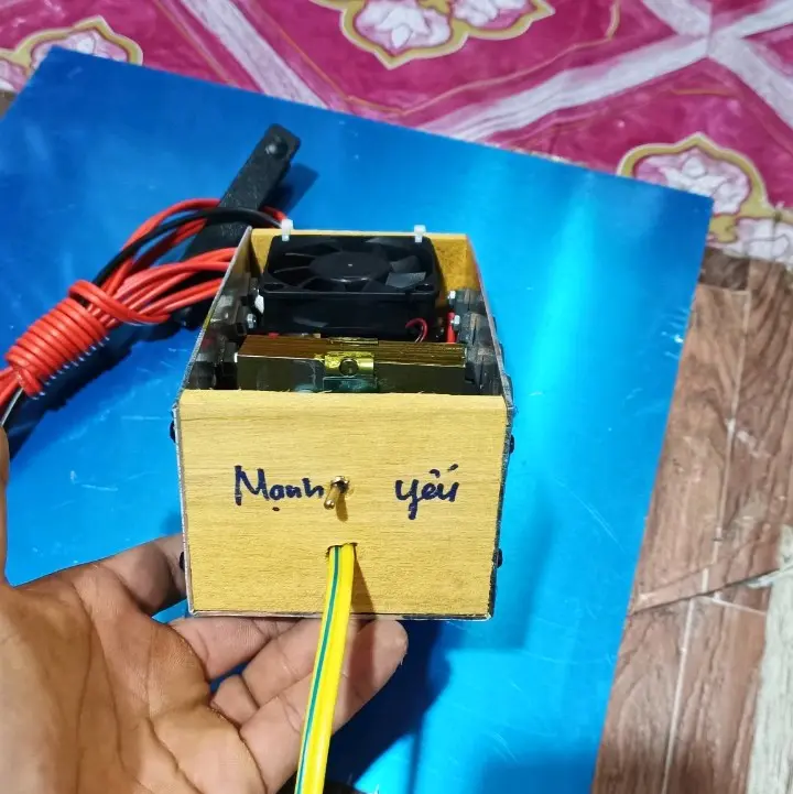Biến đổi dòng điện 12v 6S6D đi  2 vợt bộ dùng được nước ngọt phèn hút vợt ực lớn hộp nhôm gọn nhẹ bảo hành 1 năm