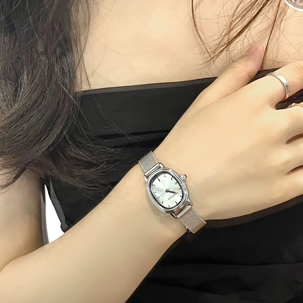 New Cold Wind Simple Oval Silver High Sense Fashion Niche Quartz Temperament Women's Watch Women's Small Chain Watch