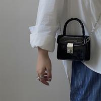 Gambar IELGY IELGY - Niche High-end Small Square Bag Women's New Patent Leather Fashion Chain Shoulder Messenger Bag Hitam Kulit Wanita  SS24 - hitam besar dari IELGY ID Kota Surabaya 4 Tokopedia