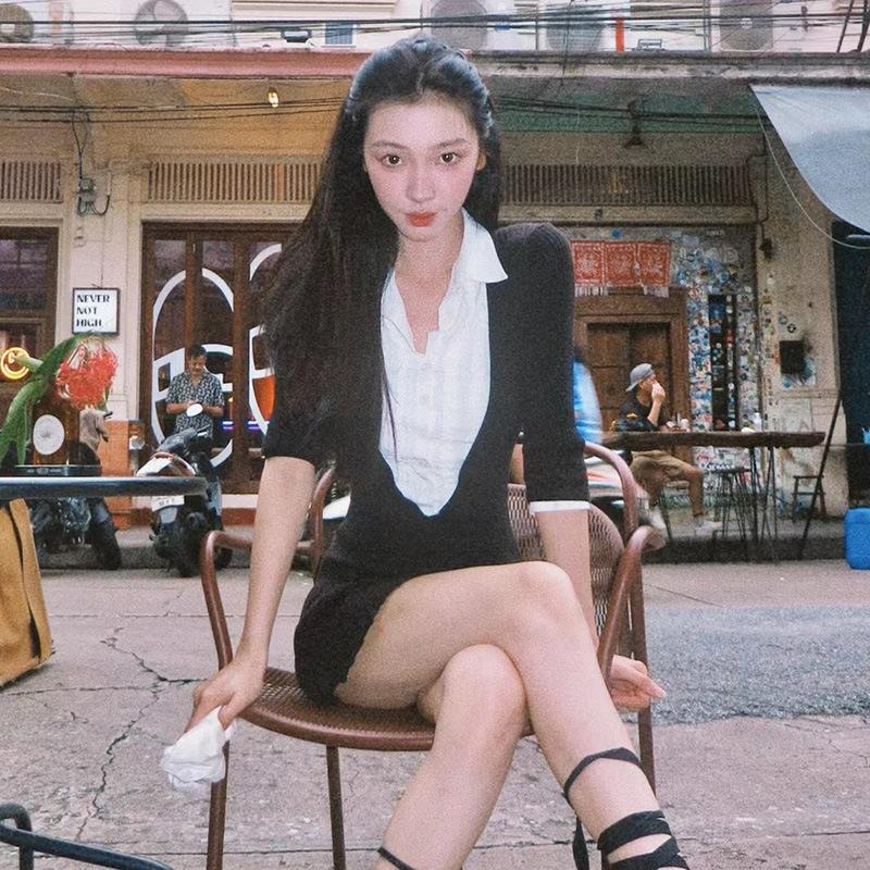 Product Introduction of Váy ngắn Bodycon, Phong Cách Người Nổi Tiếng Ins, Phong Cách Preppy, Váy Có Gân Khối Màu, Thanh Lịch, Cổ Áo Sơ Mi, Dành Cho Phụ Nữ váy  trắng váy  có  cổ  khoét  sâu hoa  xù  đầm  body 4