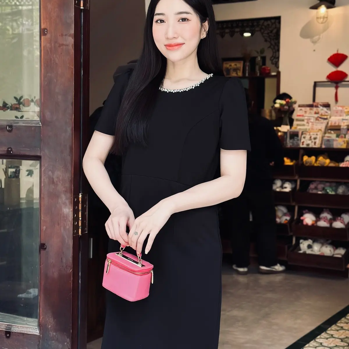 Đầm trung niên đính đá sang trọng