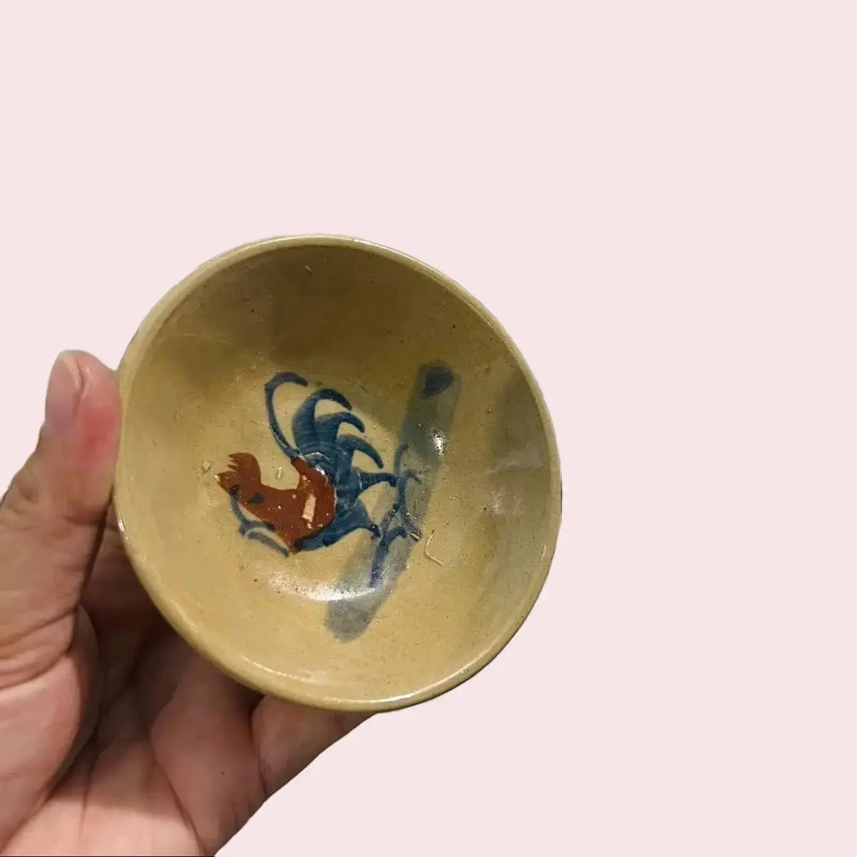 Chén chấm vẽ hình gà hàng thường có hột