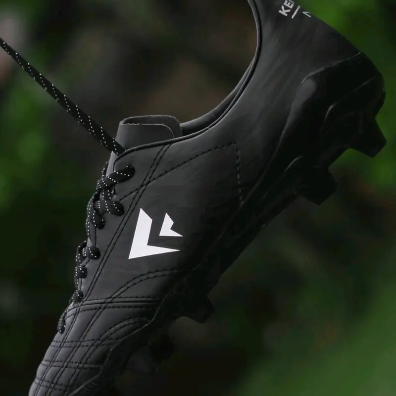 SEPATU SEPAKBOLA SEVSPO GARUDA APEX PREDATOR BLACK SILVER Boots 1