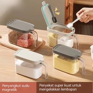 Kotak Perasa Magnetik Household Kitchen Storage Box Spice Jar Sealed Moisture-Proof Sugar Salt Jar Seasoning Bottle Set dengan Senduk Magnetik Mudah Diambil dan Bersih