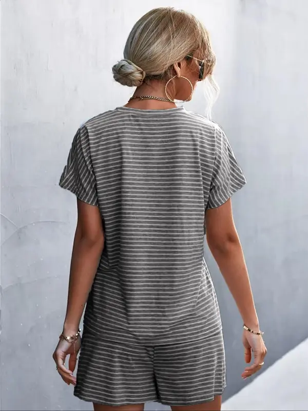 Women's Striped Print Round Neck Short Sleeve Tee & Pocket Elastic Waist Shorts Pajama Two-piece Set, Loose Casual Comfy Breathable Pj Set for Daily Home Wear, Women's Sleepwear for Spring & Fall, Lounge Sets, Pajama Sets 8