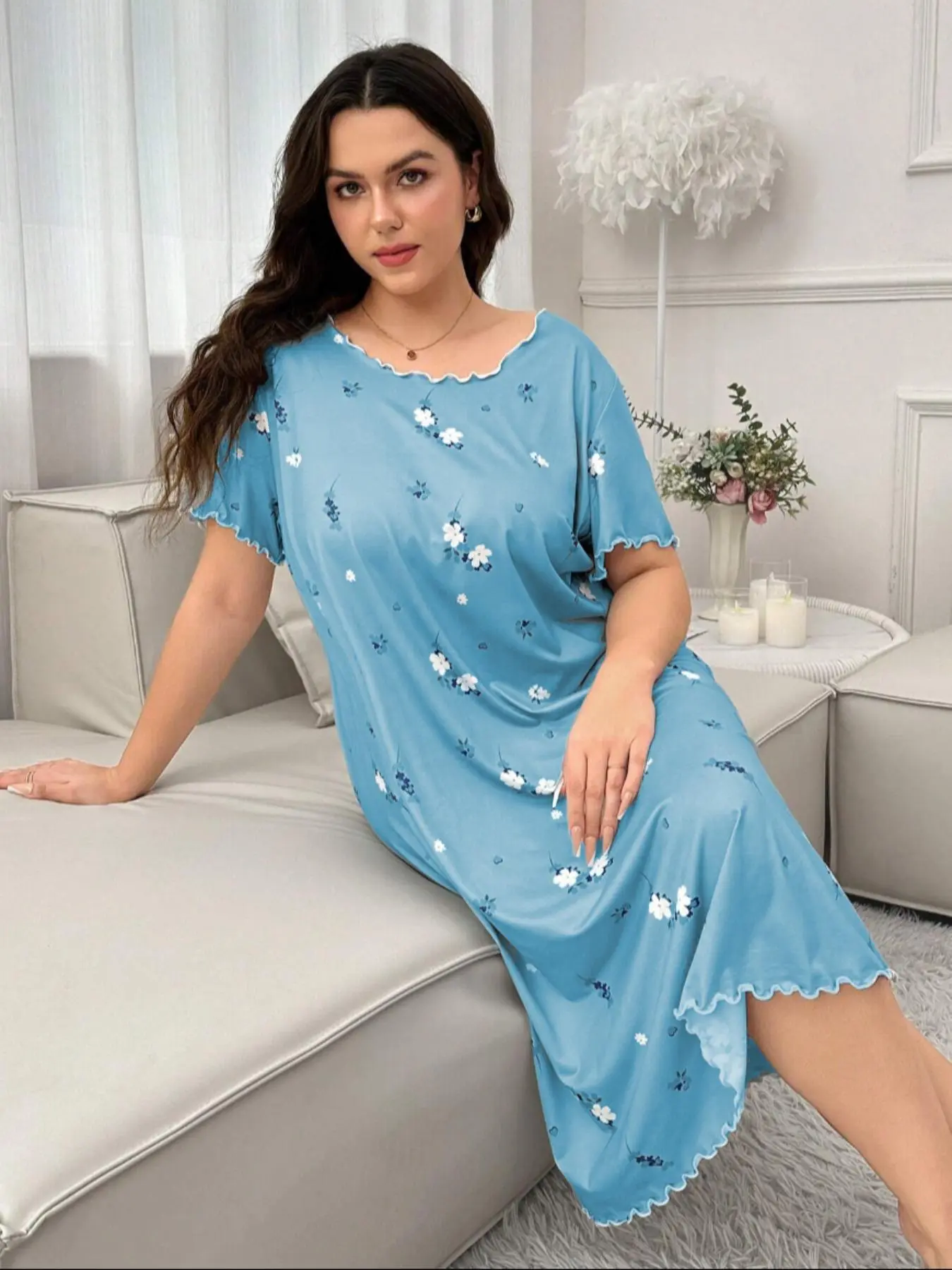 【Plus Size】 Ditsy Floral Print Lettuce Trim Tee Nightdress, Casual Soft Comfortable Round Neck Short Sleeve Nightgown for Women, Women's Sleepwear for All Seasons, Loungewear