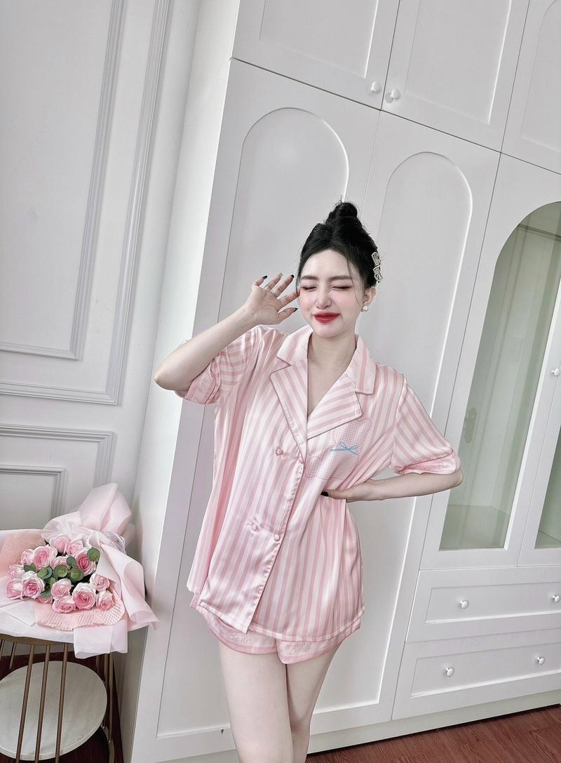 Product Introduction of Đồ bộ đùi lụa Latin fom vest 4 cúc bọc - size dưới 70kg  Women 29