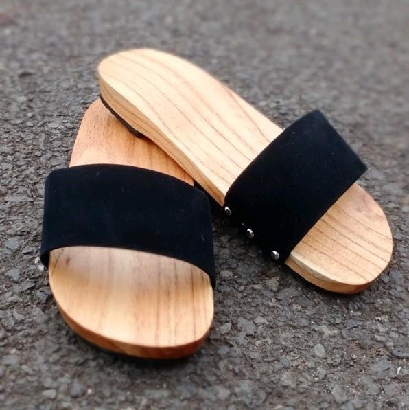 Guốc Gỗ Truyền Thống 2cm Mũi Tròn Đế Bằng Nam Kim Tuyến Sandal Hoa Nhung Shoes DéP GiàY