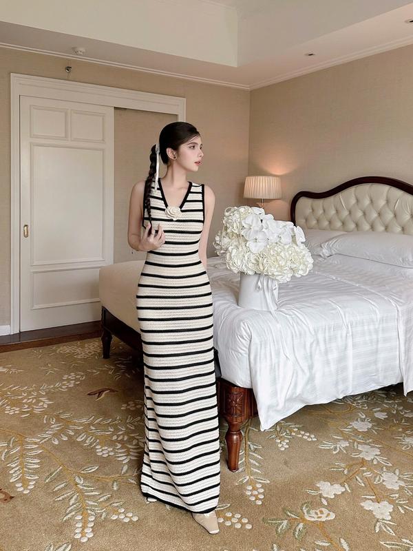 Đầm len sát nách dáng dài đính hoa COCOBEBE INTER DRESS